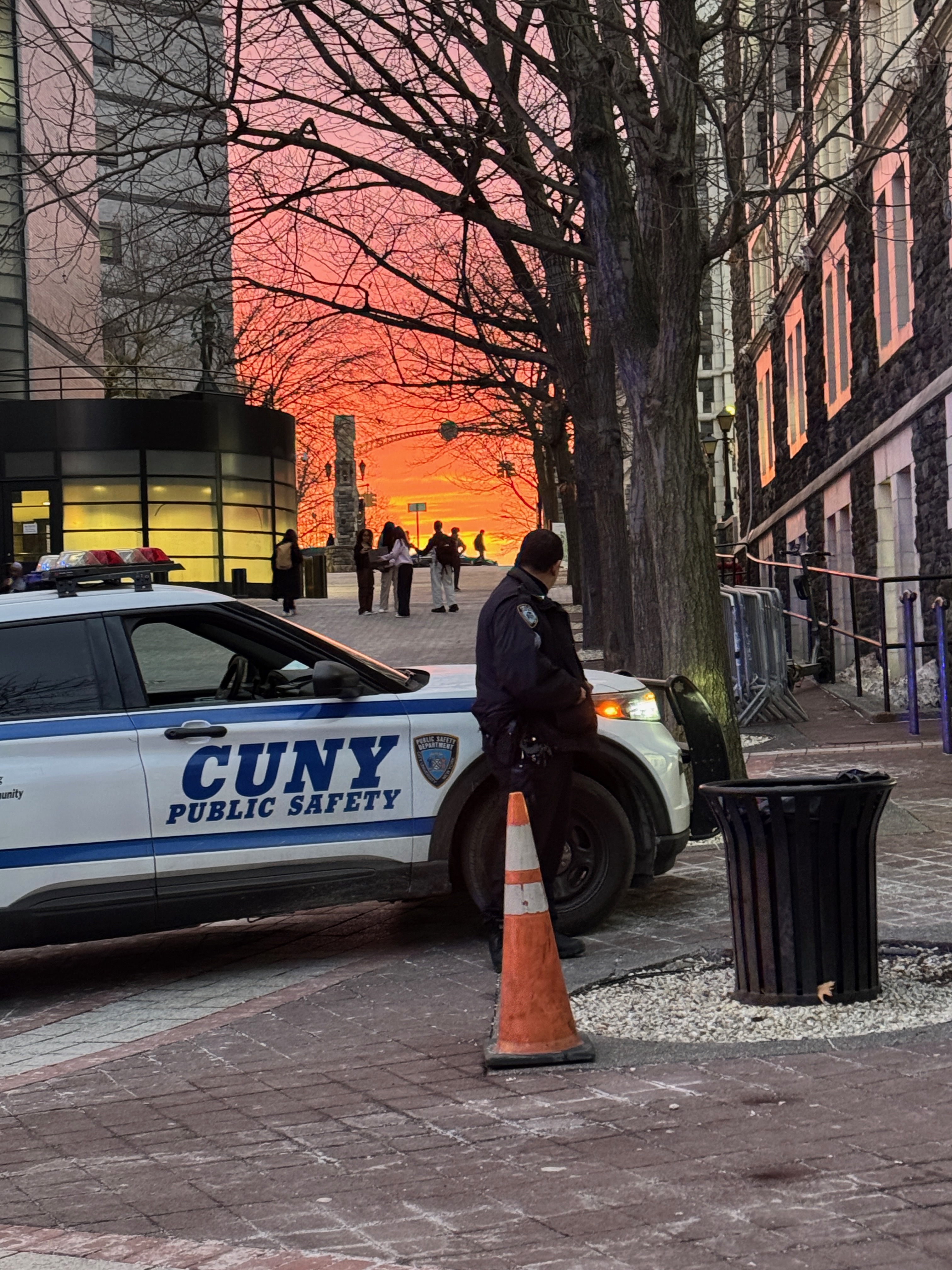 How to Cover a News Conference